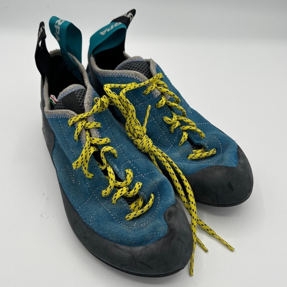 Scarpa Helix Climbing Shoes EU 39 Men's 6.5 W's 7.5 Blue Vibram Edge Bouldering